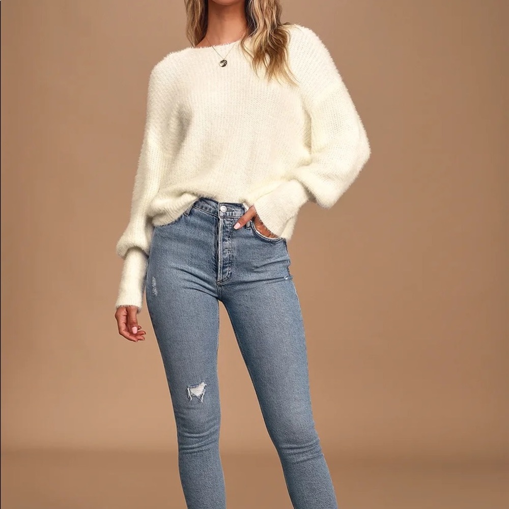 Lulu’s Ivory Eyelash Knit Twist Sweater, size S